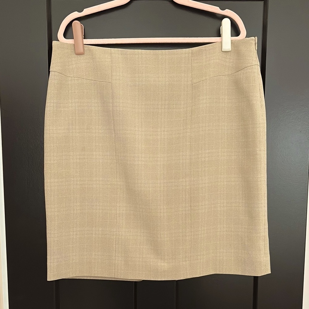 NWOT Anne Klein Tan, Light Plaid, Pencil Skirt, Lined, Side Zipper. Size 16